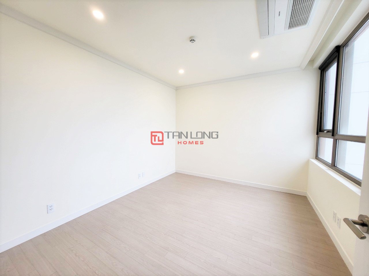 Chuyển nhượng nhanh căn hộ 3 ngủ 113,21m2 tầng cao view hồ tòa 901A Starlake 8
