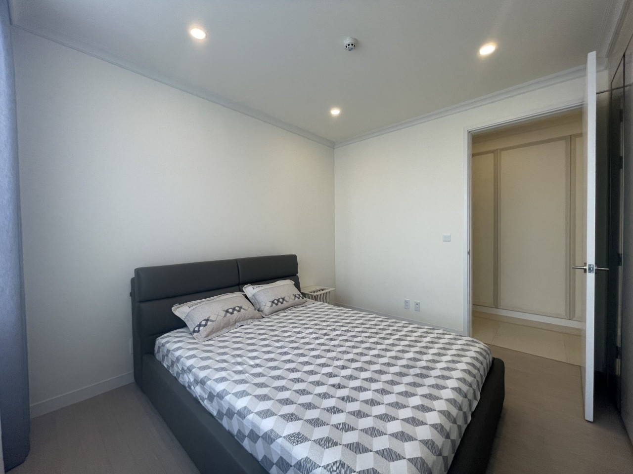 GIÁ RẺ NHẤT 3PN STARLAKE: Cho thuê căn 110m2 full đồ mới đẹp tòa 901 10