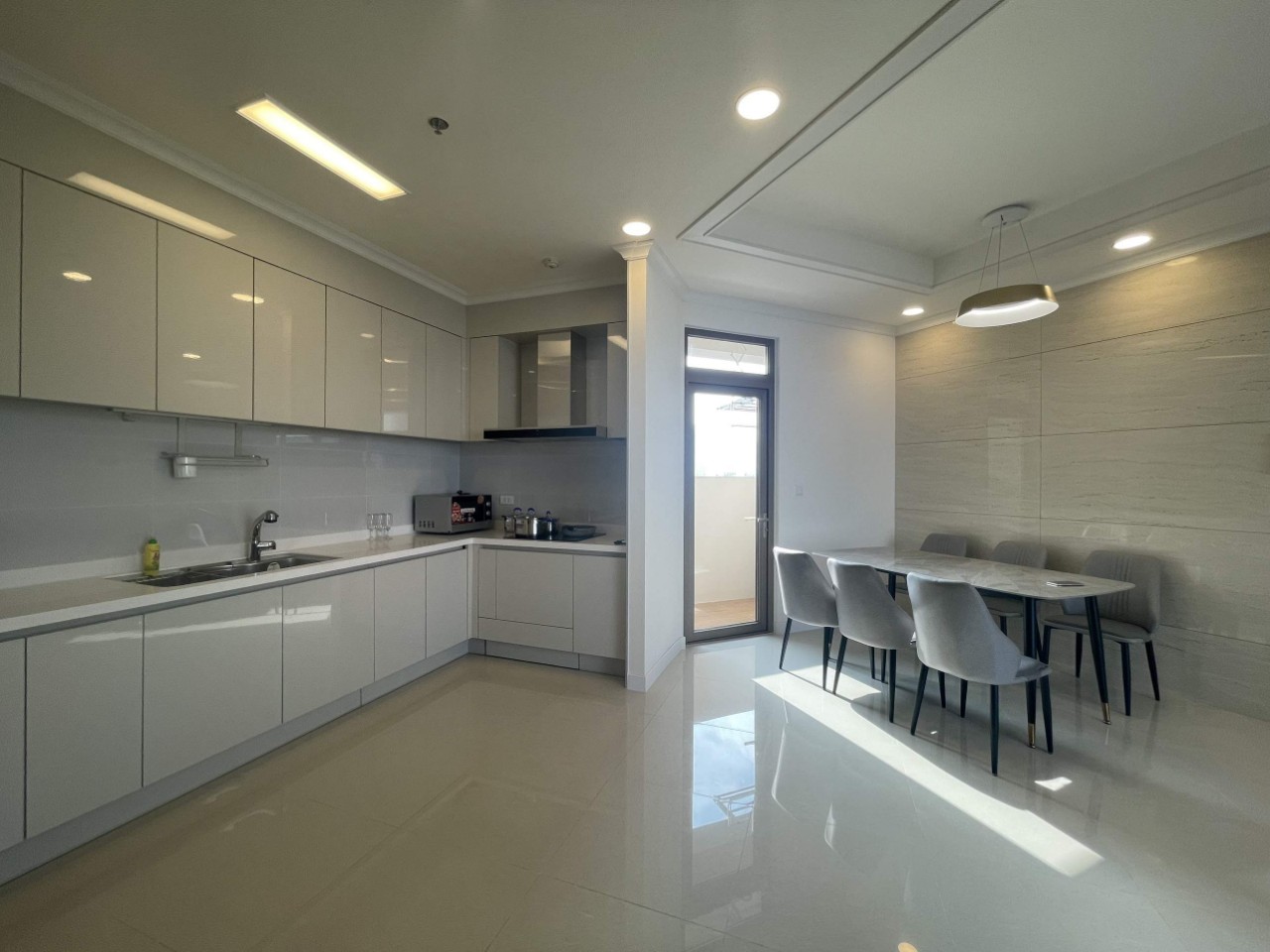 GIÁ RẺ NHẤT 3PN STARLAKE: Cho thuê căn 110m2 full đồ mới đẹp tòa 901 7