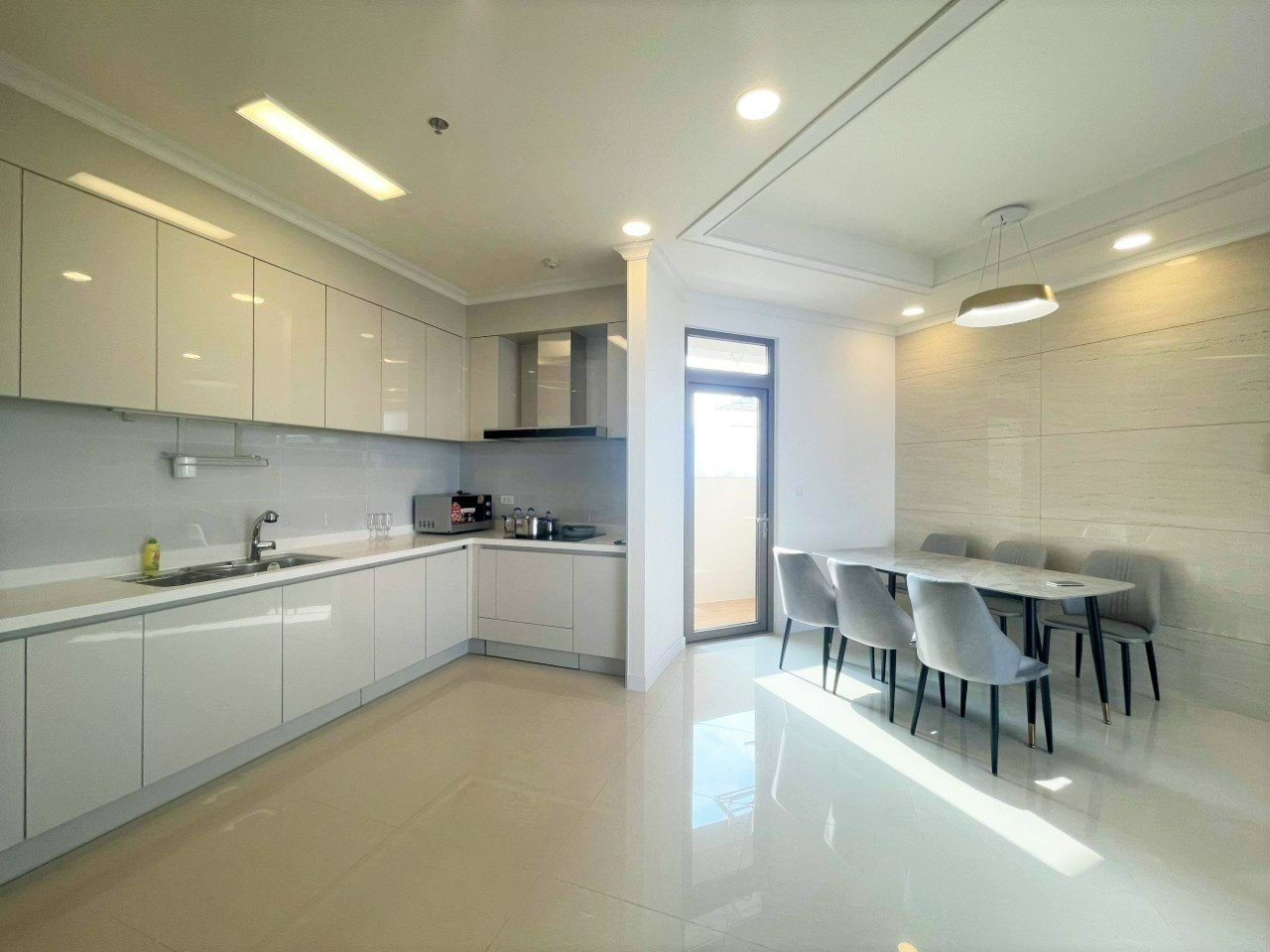 GIÁ RẺ NHẤT! Cho thuê căn 3PN/110m2 full đồ mới tại 901 Starlake 5