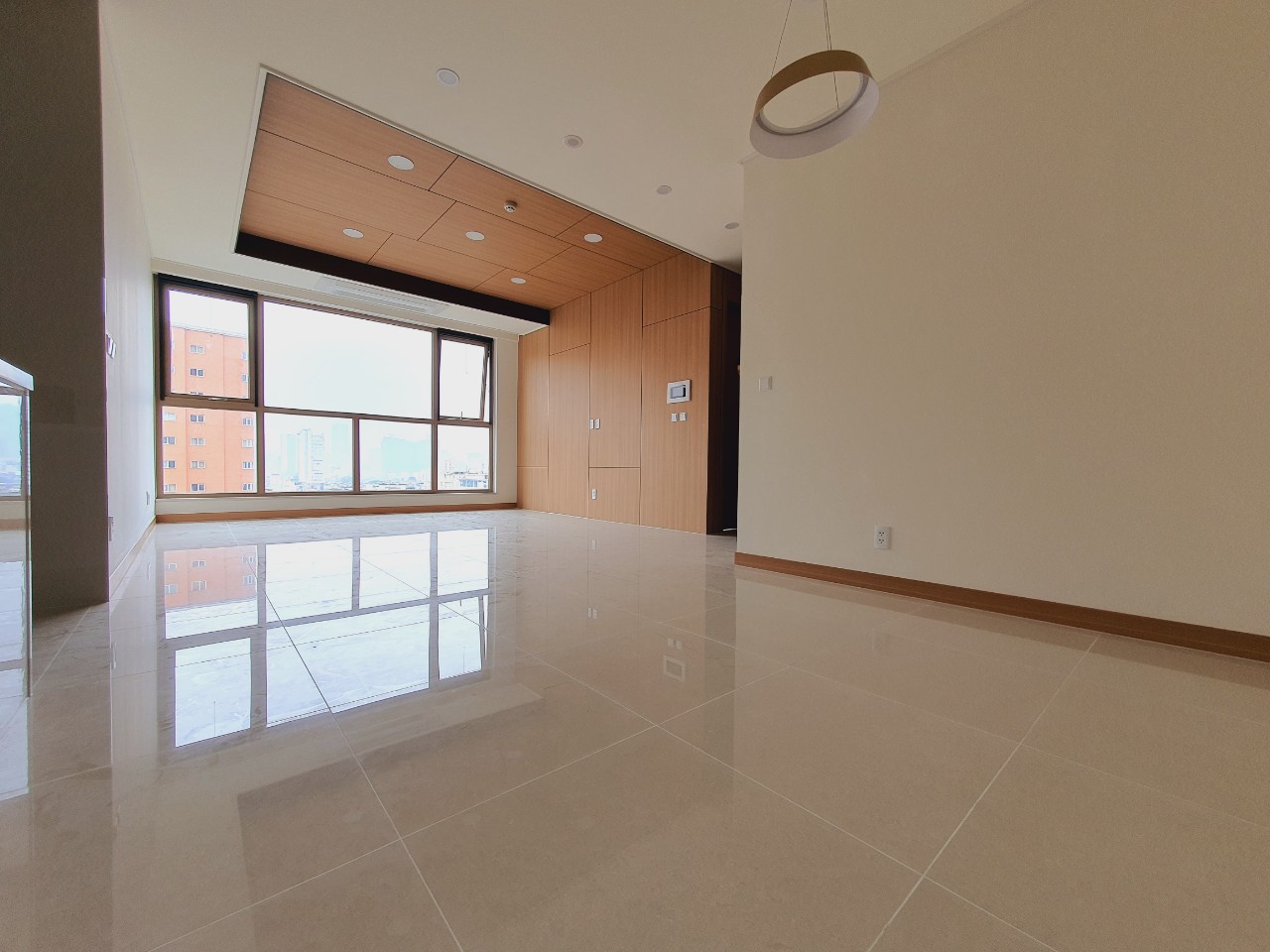 Chính chủ bán căn hộ 2 phòng ngủ 96m2 hướng Nam chung cư Starlake