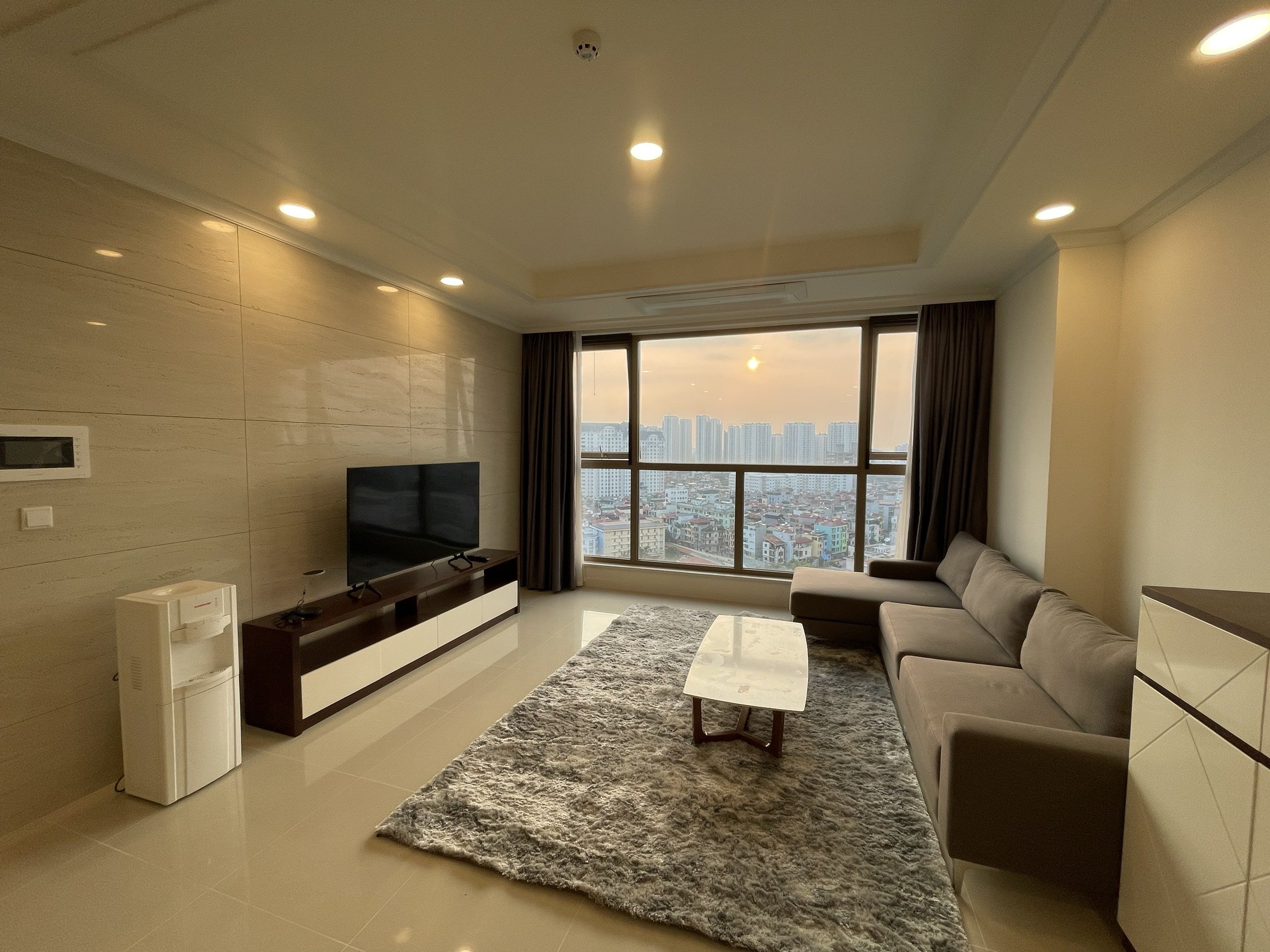 Chính chủ cho thuê căn hộ 3 phòng ngủ full đồ nội thất mới chung cư Starlake
