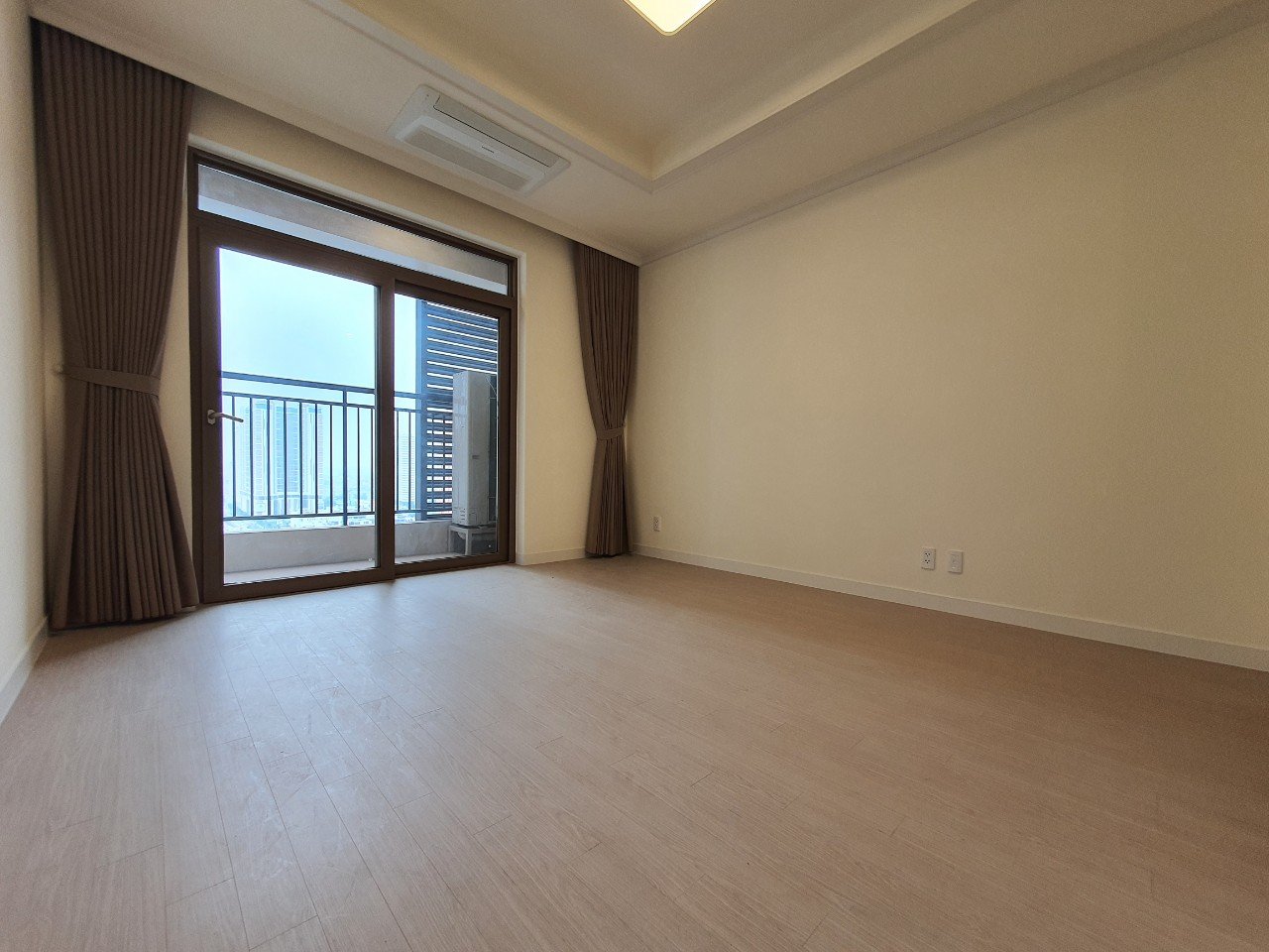 Cho thuê nhanh căn hộ 03 phòng ngủ đồ cơ bản chung cư Starlake