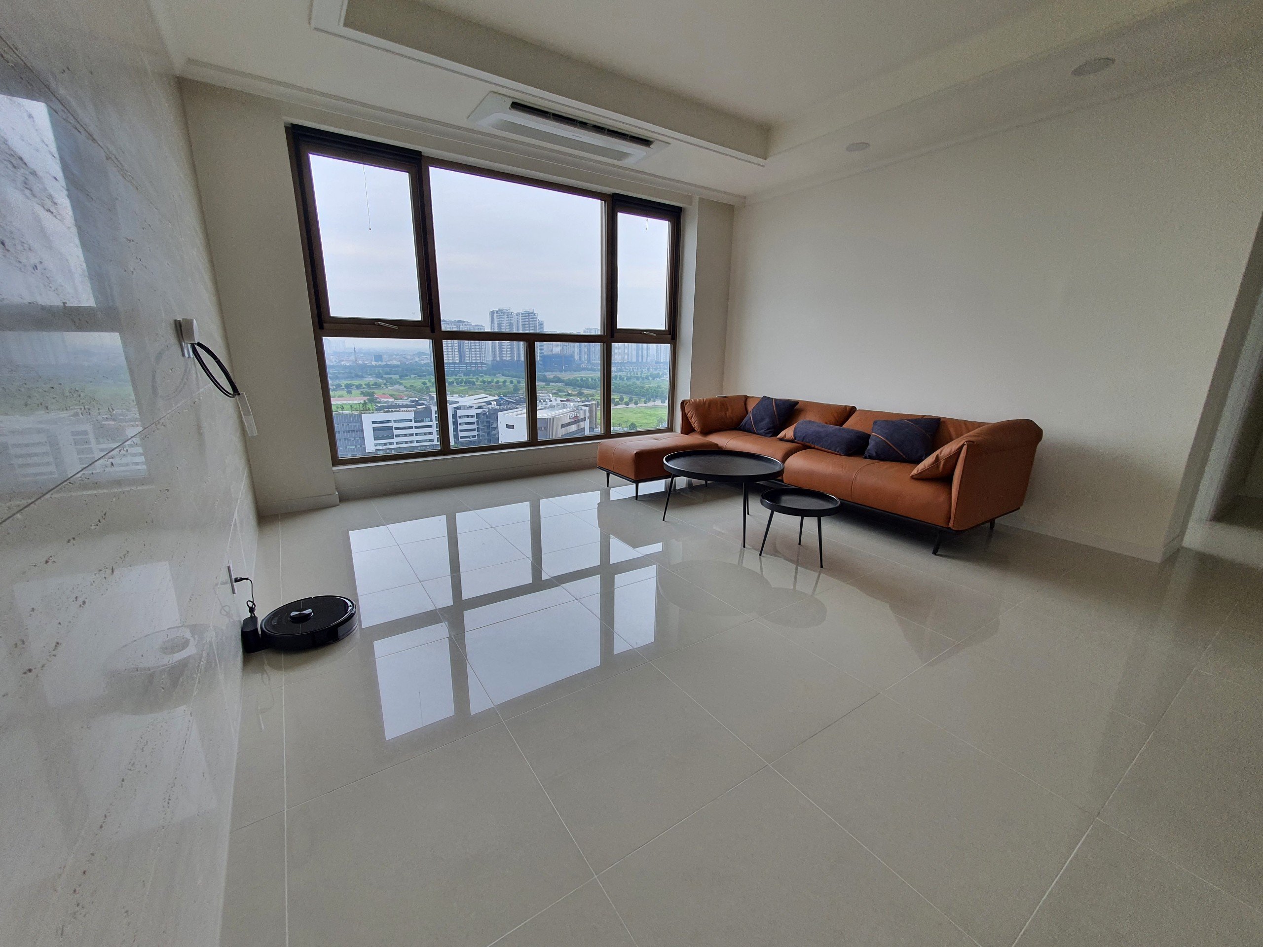 Cho thuê căn hộ 3 ngủ tầng cao view thoáng đẹp chung cư Starlake Tây Hồ Tây