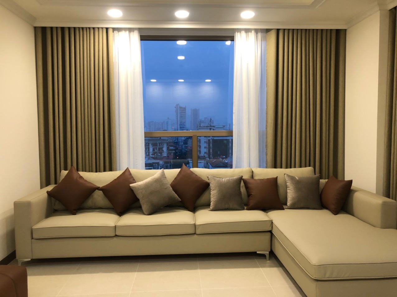 Cho thuê căn hộ 3 phòng ngủ loại H full đồ giá cực đẹp chung cư Starlake