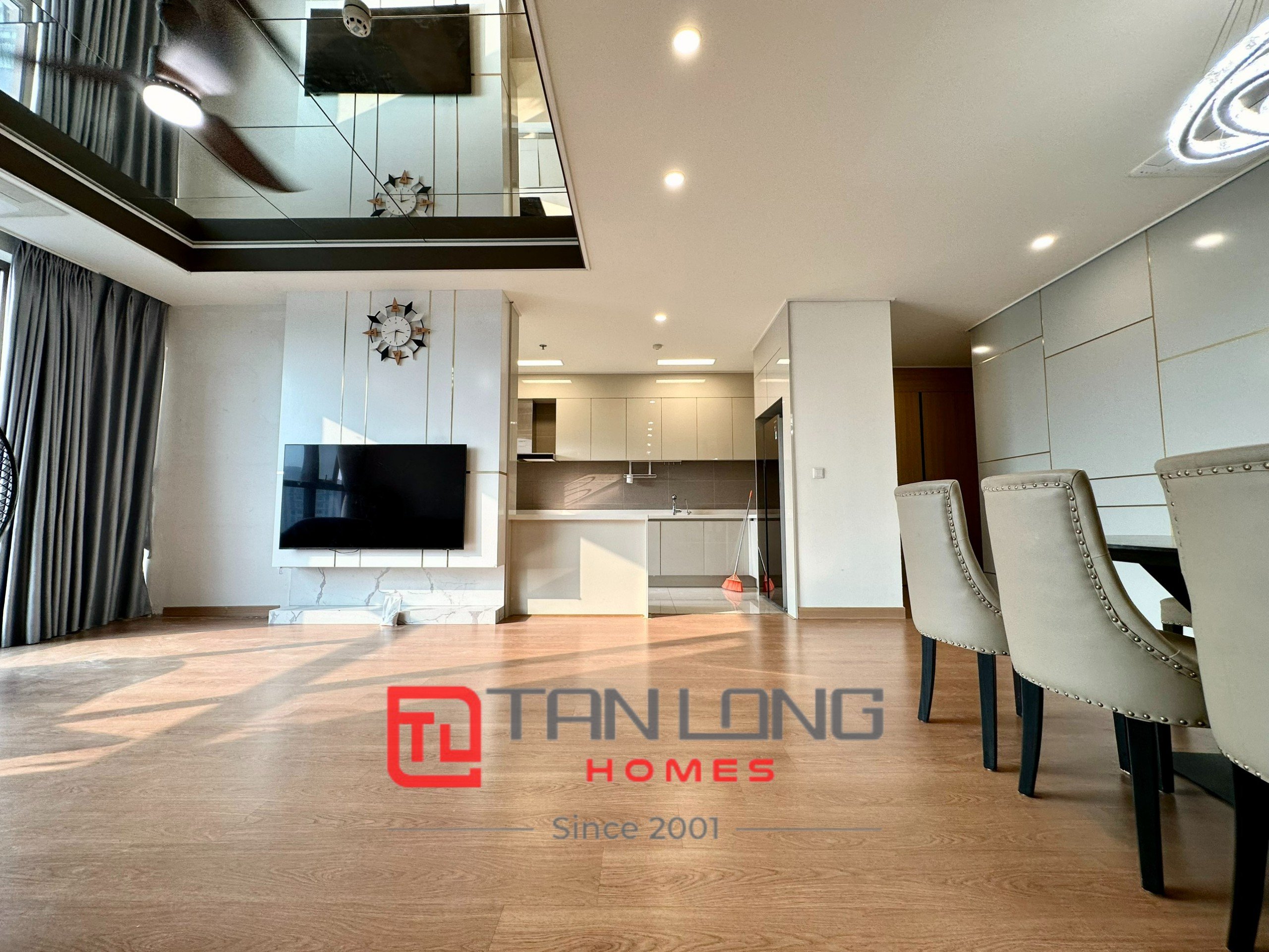 MỚI NHẤT! Cho thuê căn D3-101m2 | 2PN tầng trung view nội khu tòa 901 Starlake 3