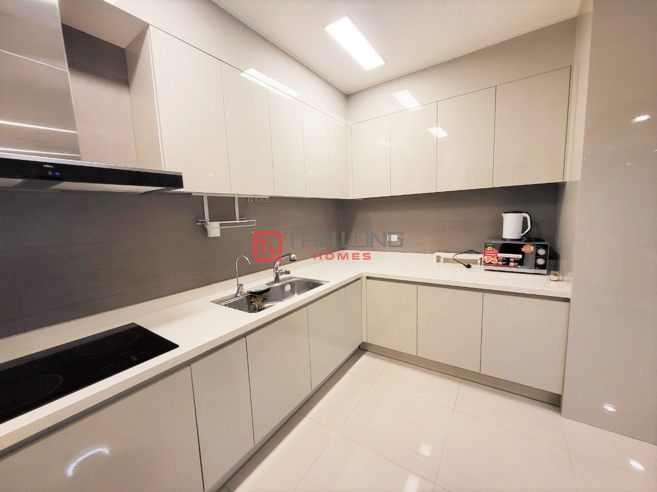 NHÀ ĐẸP - GIÁ TỐT! Cho thuê căn 2 ngủ 91m2 full đồ đẹp tòa 902 Starlake 3