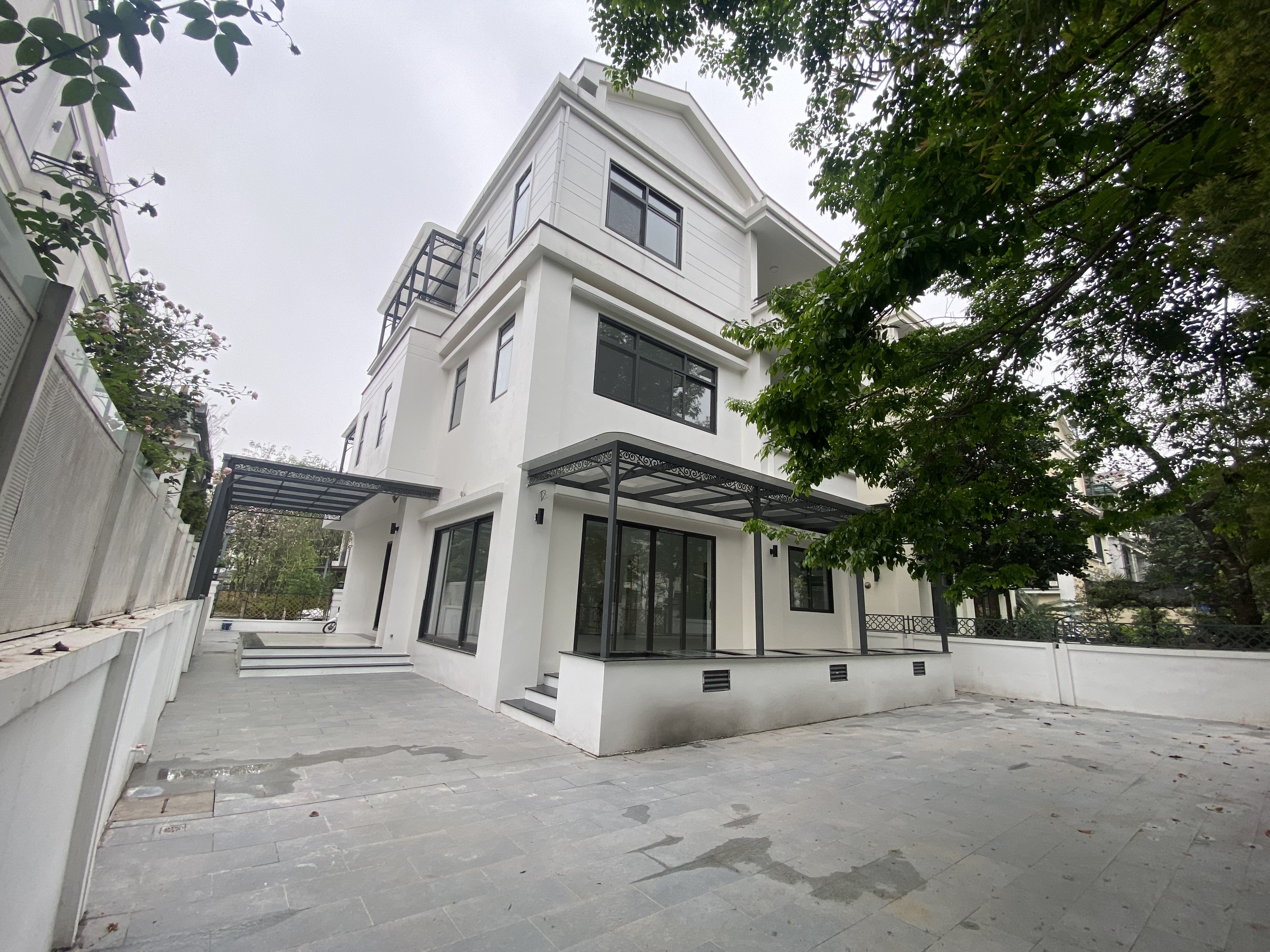 Bán biệt thự đơn lập view vườn hoa 348m2 khu H7 Starlake Tây Hồ giá tốt.