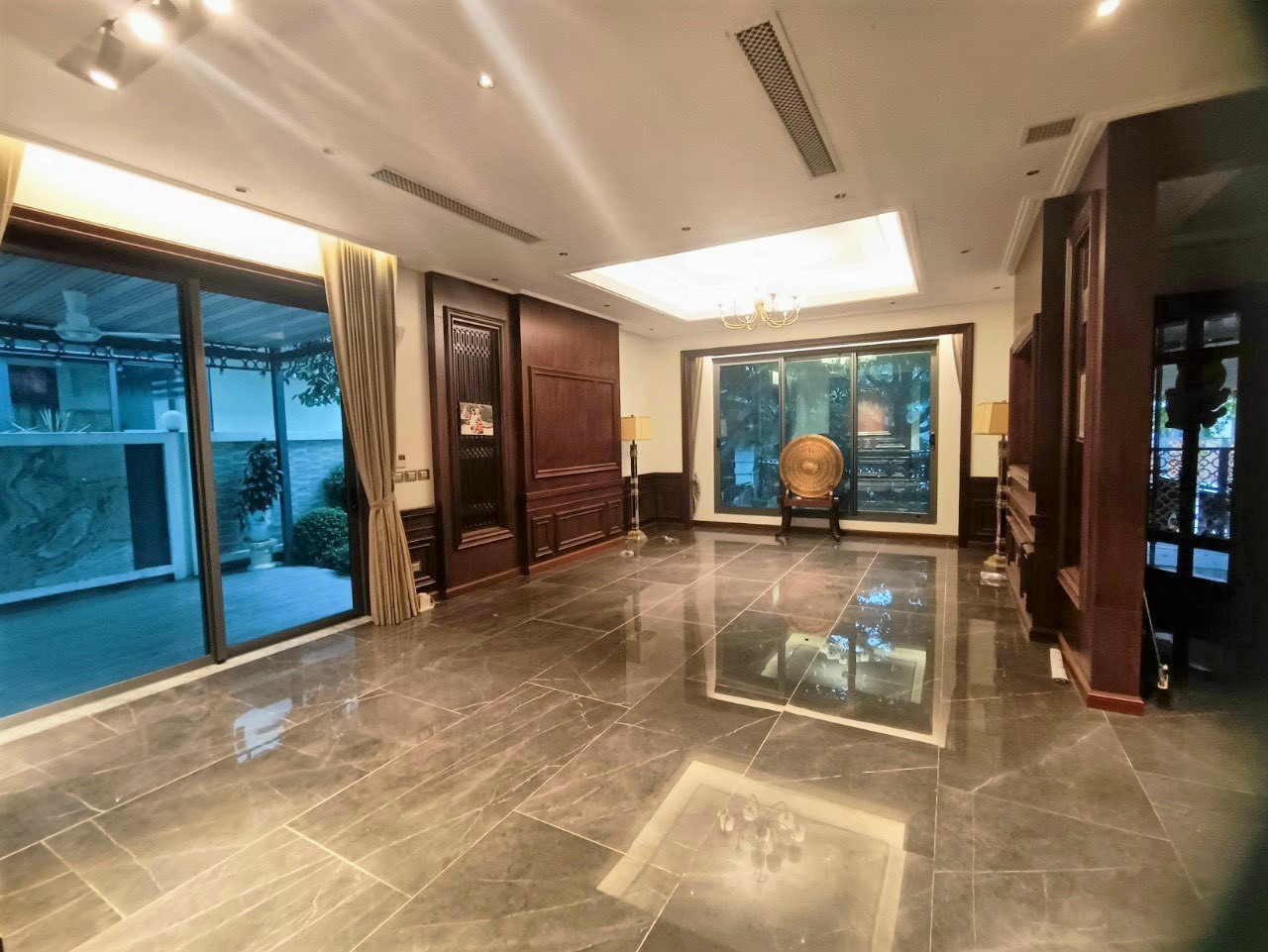 Chính chủ bán biệt thự đơn lập H7 Starlake: 348m2 x 3 tầng, full đồ, sẵn sổ đỏ