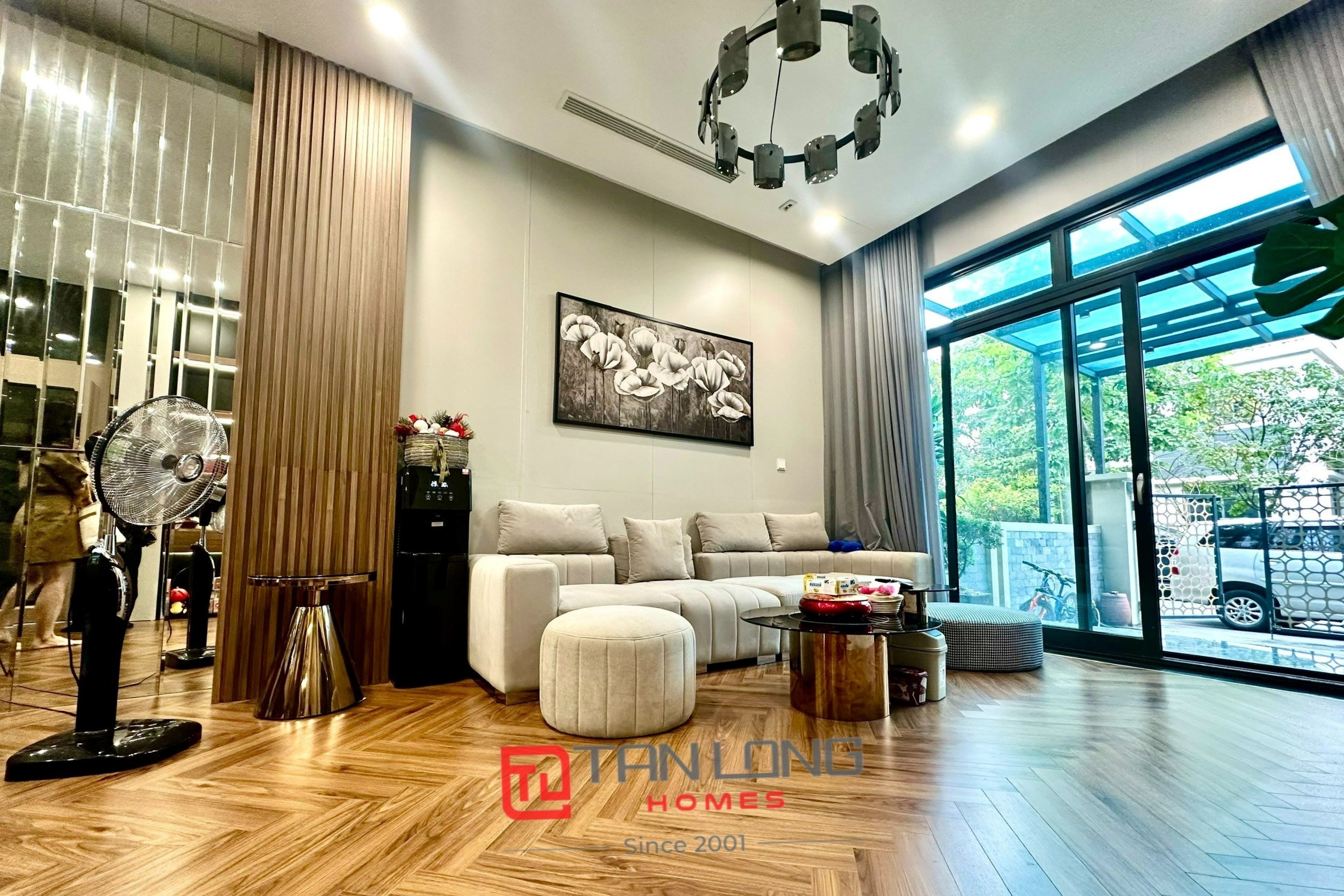 Cho thuê biệt thự H11 Starlake: 3PN/136m2 full đồ, thang máy, tiểu cảnh hồ cá Koi