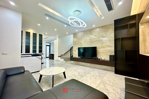 Cho thuê biệt thự H7 Starlake: DT 222m2 x 3 tầng, 4 phòng ngủ, có sân vườn rộng