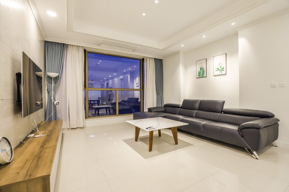 Cho thuê căn hộ 3 ngủ 113m2 tầng cao full đồ view thành phố tòa 901 Starlake