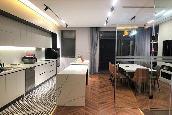 Cho thuê nhà liền kề 136m2 full đồ có thang máy, tiểu cảnh hồ cá Koi H11 Starlake